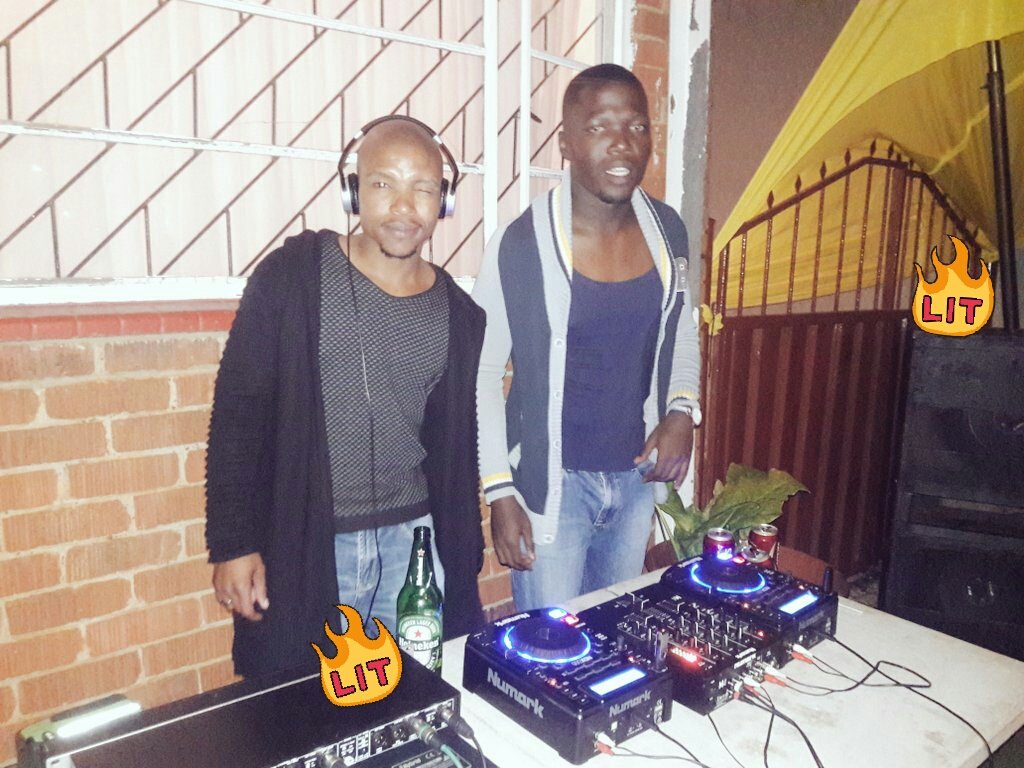 EMasoetsa's tweet photo. @Ubuntu_Kraal  FridayBeerDowners. Dont be sleeping on @Mo2c_3rdworld  and kabs... https://t.co/VZ9BpGdm89