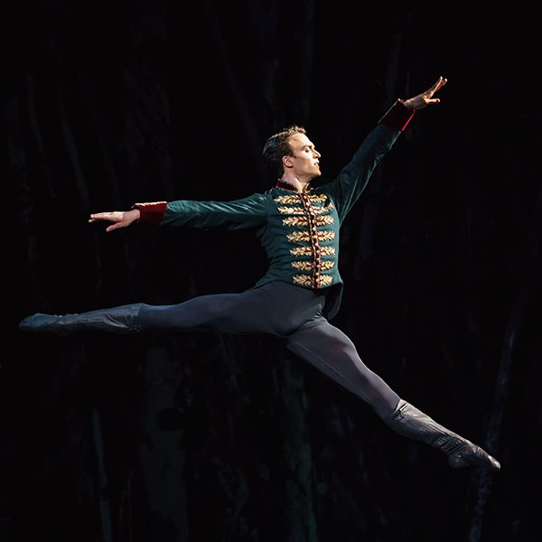 TheRoyalBallet's tweet photo. From prince to swan...

Matthew Ball will dance the role of The Swan as part of @SirMattBourne's Swan Lake at @Sadlers_Wells

#ROHswanlake 🔜 #SwanLake

https://t.co/BTYzSHwsVa https://t.co/hRWBZtgsYa
