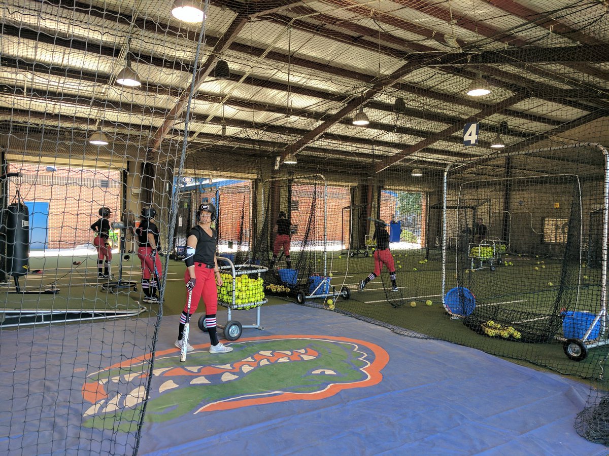 WillMinor09's tweet photo. #FastpitchFridays. Who do the last 3 #WCWS #Softball Champions trust for their #BallCarts #BallBaskets #FullProtectors #BPScreens #PocketScreens & #Netting needs? They trust @NettingPros #netcommanders. https://t.co/9P2wTECFoa