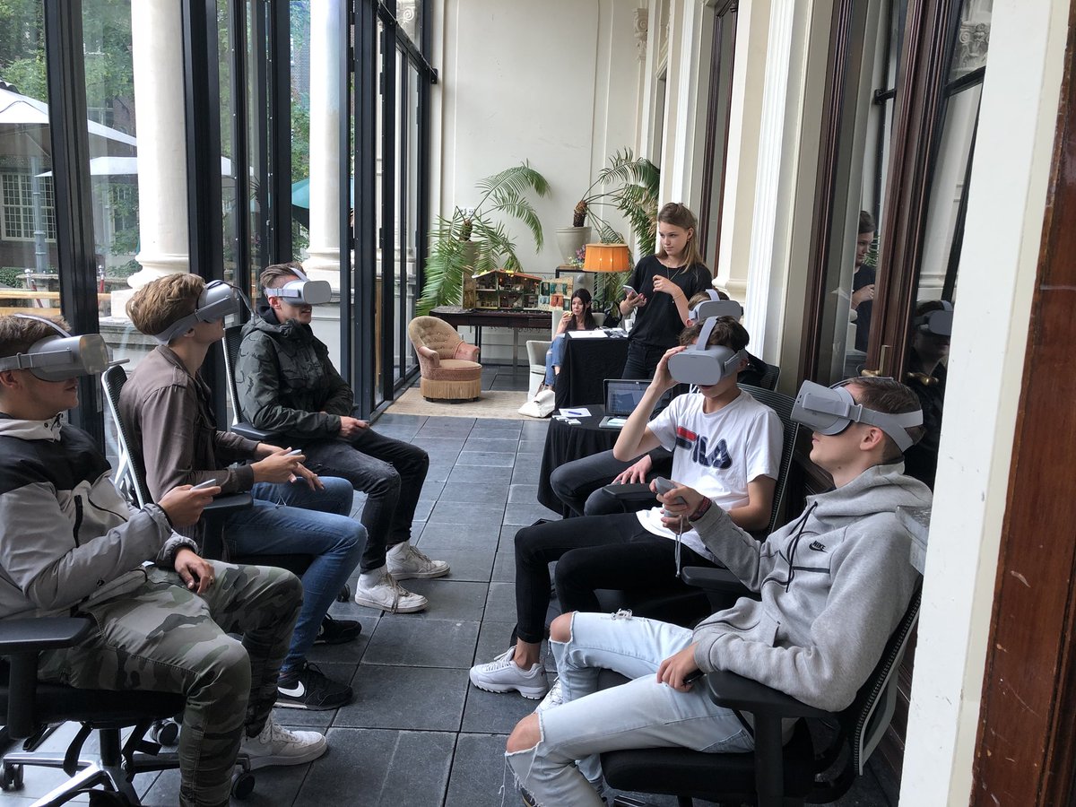 Gezellige drukte #mediabites met heel veel VR experiences en presentaties van studentenprojecten van @mediacollege en <a href="/HvA/">Hogeschool van Amsterdam (HvA)</a>