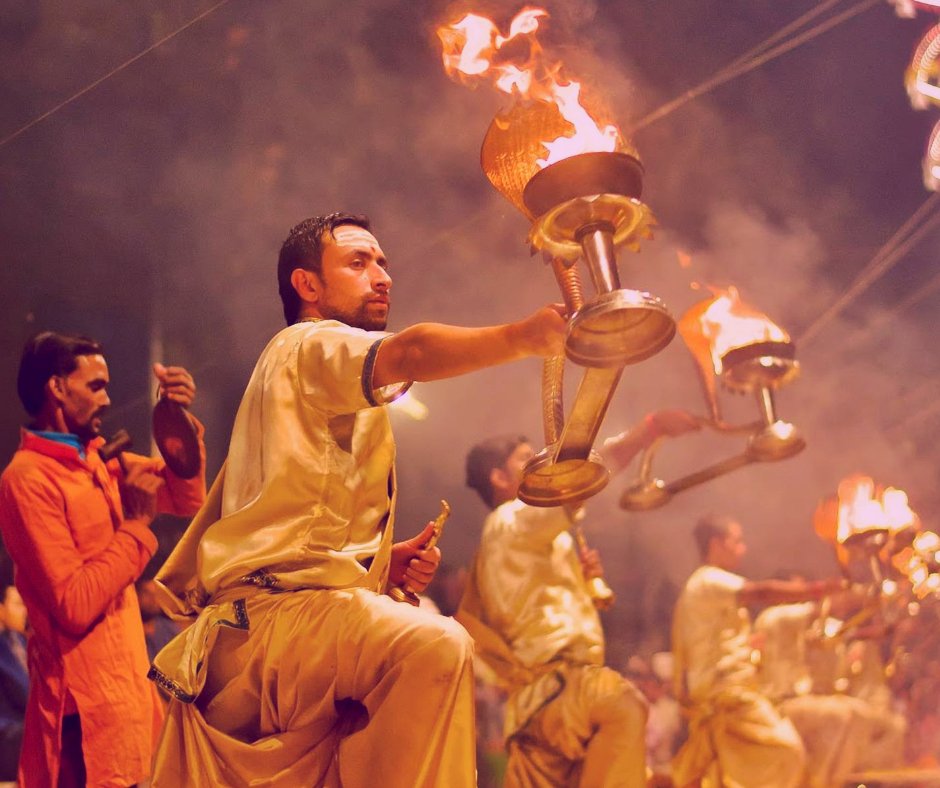 AirBuddha's tweet image. When the sun sets at #Varanasi, make your way to the #Dashashwamedh Ghat for an illuminating experience of the Ganga Aarti. We'll be operating direct flights and tour packages to Varanasi from 29 June 2018 | Two flights weekly every Monday &amp;amp; Friday. #BuddhaAir #FlyWithUs