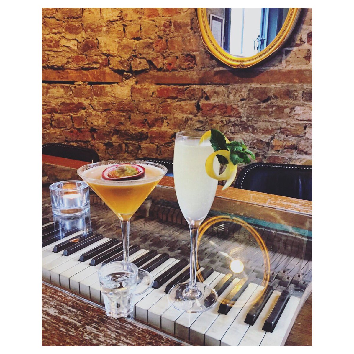 thefellowpub's tweet photo. Itβs FRIDAY & you know what that means?!! COCKTAILS πΈπΉπ #dorsethorn #prosecco #tanqueray10 #passionfruit #absolutevanilla #friday #new #cocktails #refreshing #summer #passoa #cocktailsanddreams https://t.co/pSgCNc2brS