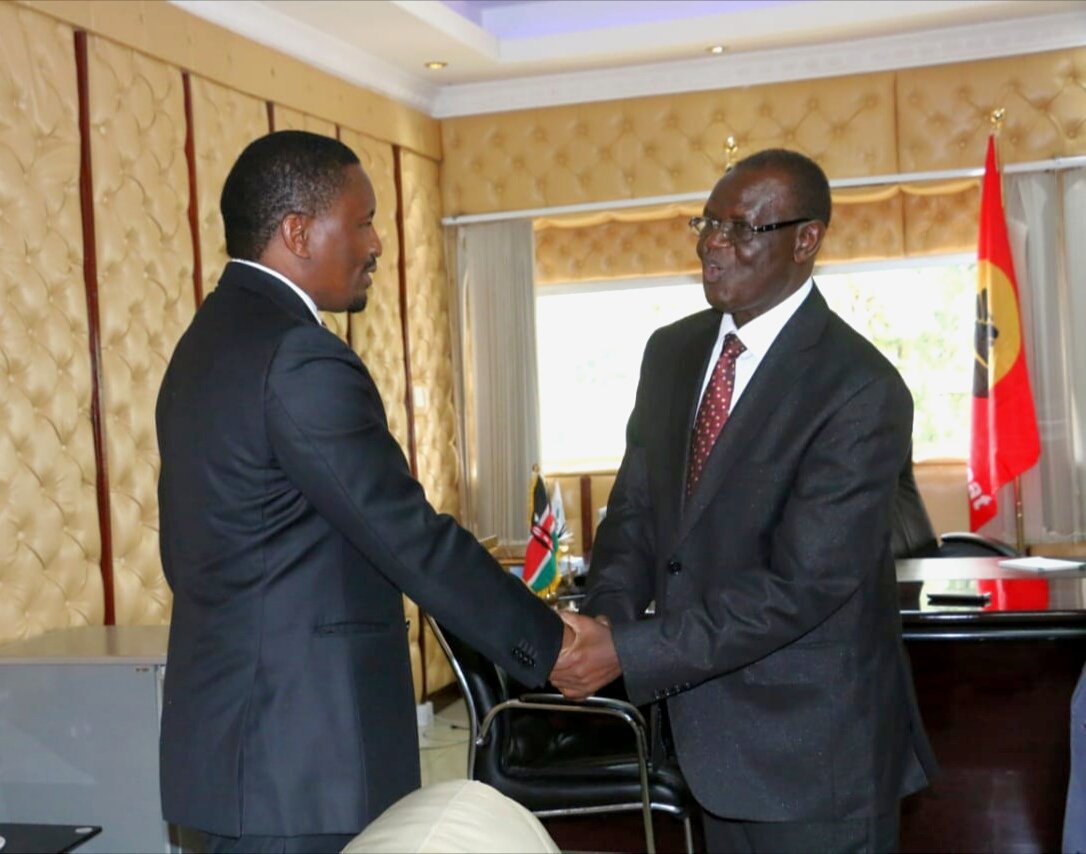 Hon_Kiunjuri's tweet photo. Today I paid a courtesy call on Meru Governor Hon. Kiraitu Murungi at his office and his Deputy Hon. Titus Ntuchiu on my way to #MeruASKShow
@GovKiraitu https://t.co/alCmhsHCSD