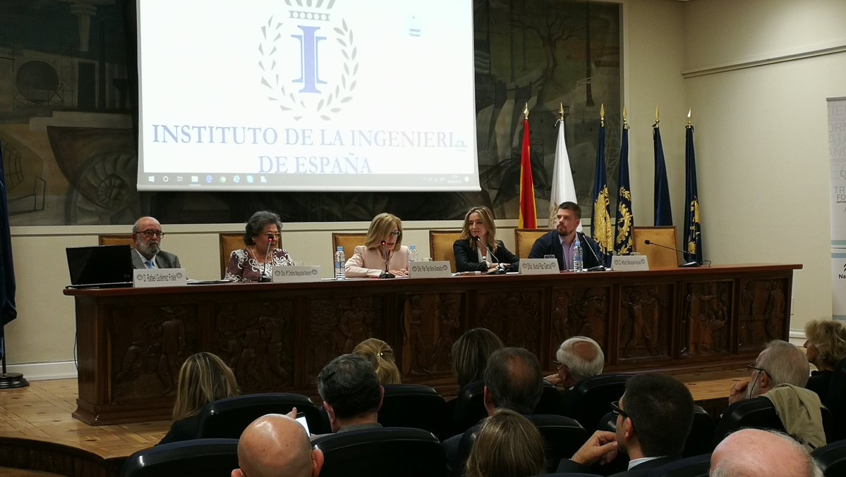 Pilar Tejo participó en el acto de cierre del 50 aniversario del Colegio Oficial de Ingenieros Navales moderando la mesa redonda "Mujer e Ingeniería Naval" <a href="/ingnaval/">Ingenieros Navales y Oceánicos</a> #ingenieras