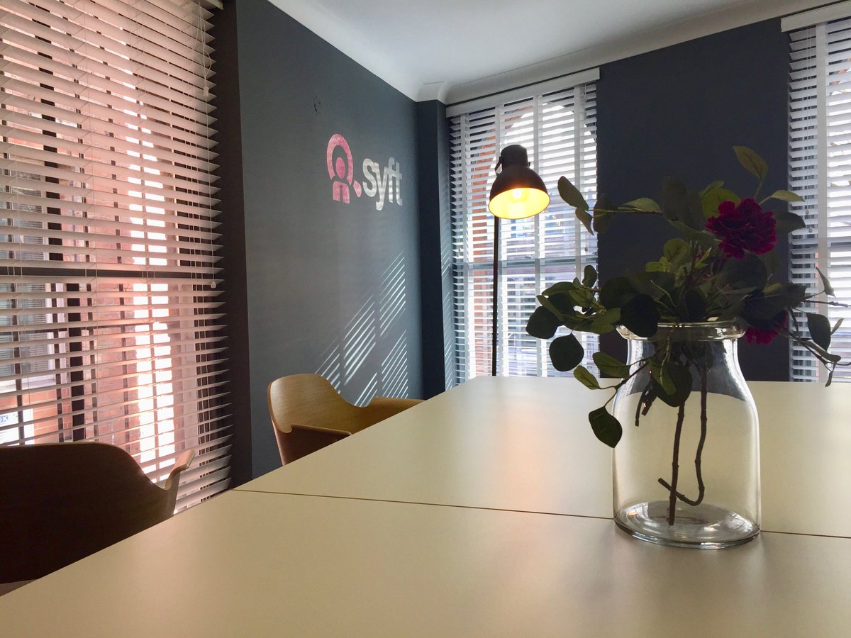 Always a #FridayFeeling in this #Manchester #officespace  

#syftapp #RooStInteriors #interiordesign