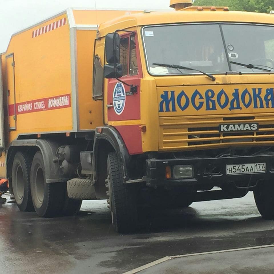 nddavidova1's tweet photo. Служба "Мосводоканал" устраняет причины неприятного запаха около дома 27 #поселениеВоскресенское https://t.co/rmwjxAJ6Cc
