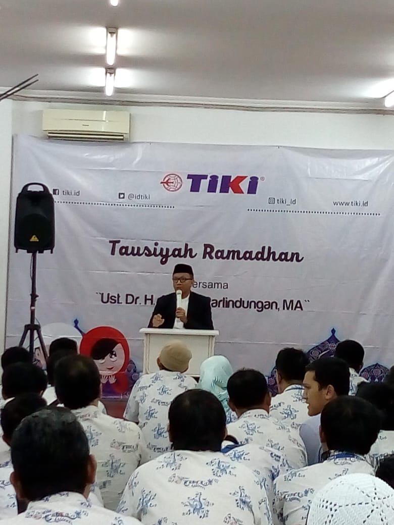 IdTiki's tweet photo. Rangkaian acara Tausiah Ramadhan utk karyawan TIKI trs berlanjut. Kali ini berlokasi di TIKI Garuda brsama Ust. DR. H.Andian Parlindungan, MA. Acara diawali dgn sambutan dr Ibu Titi Oktarina-President Director TIKI.

https://t.co/4Y3PUqxzvg

#PakeTIKIAja #TIKISampai #TIKIID https://t.co/ibU2JYJK9C
