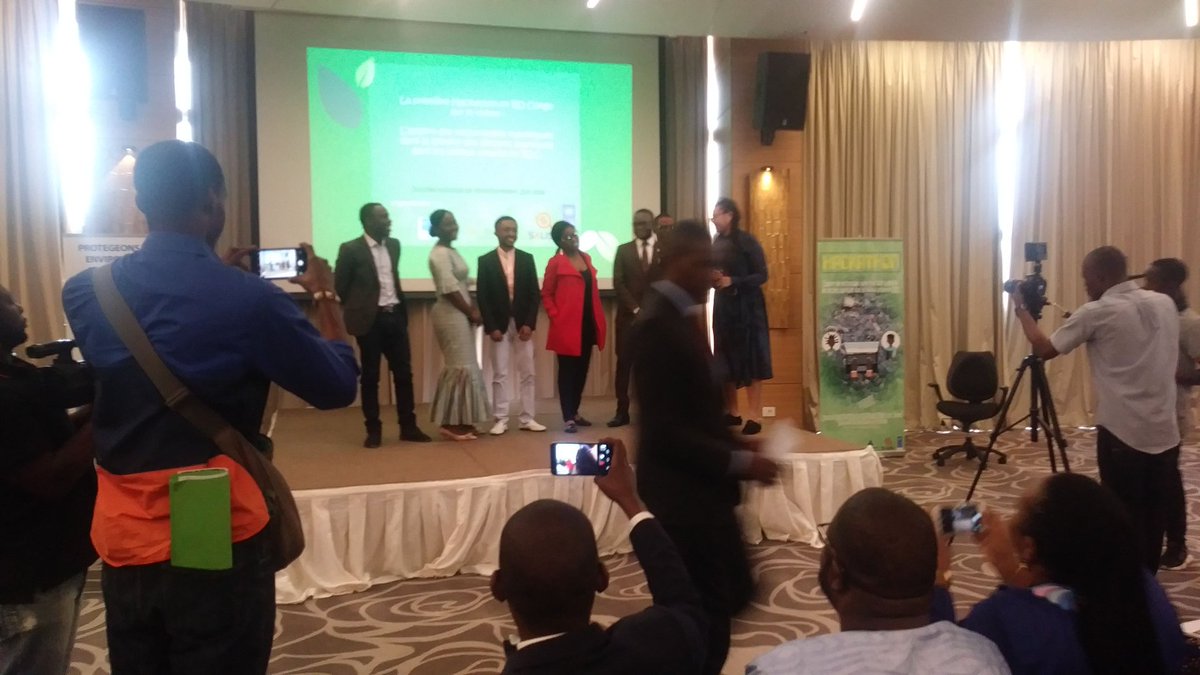RaissaTshikand4's tweet photo. Congo clean est le 1e projet gagnant d'hackaton 2018 #hackwastekin @ypard_rdc @konnect_cd @TMB_CD @FemmesLeadeRdc https://t.co/OqhZKJoD8R