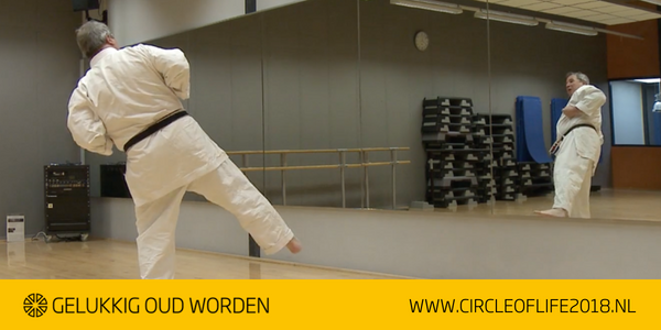 U CREATE tweet media