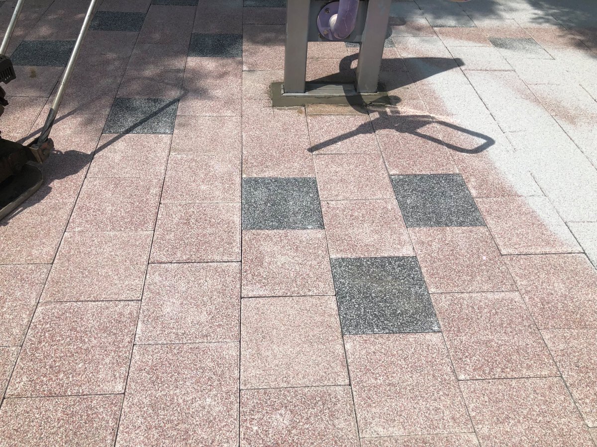 #성남시 #공원과 #은행공원     

보도블록이 들고 일어나고 훼손이 심해 
운동기구 이용이 불편해서바닥을 다 뜯고 
투수블록으로 교체공사를 실시하였습니다.
공원 사용에 편의를 위해 항상 노력하는 #공원과 입니다.