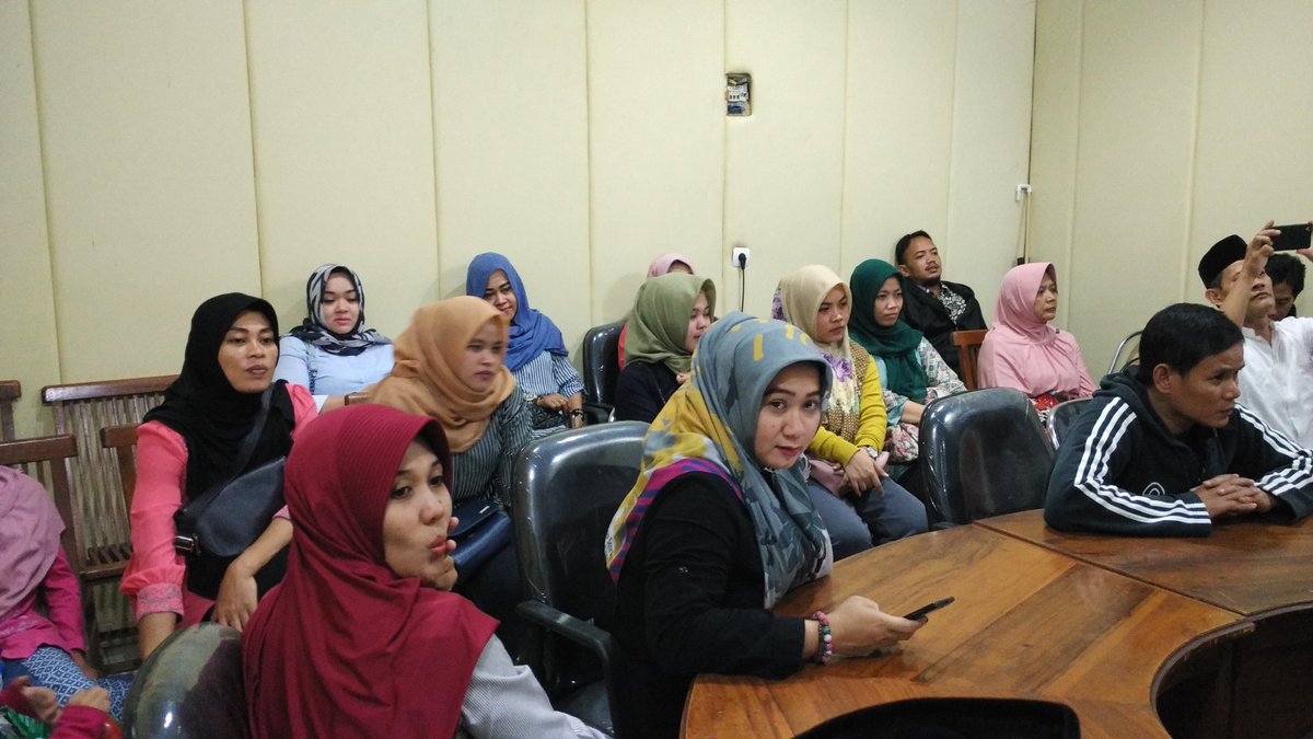 bappeda_pdg's tweet photo. Keluarga Besar Bappeda melaksanakan Buka Puasa Ramadhan 1439 H Bersama di Hari terakhir kerja menjelang Libur Panjang
@Kurniahutama
#bappeda
#pandeglang
#eplapbappeda
#ramadhan
#bukber
Bappeda Pandeglang 08/06 2018 https://t.co/Pktz44dT9q