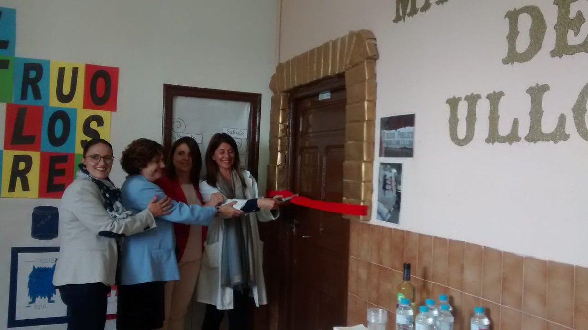 ceipmulloa's tweet photo. ¡¡Inauguración oficial de nuestro museo cortando la cinta!! @ceipmulloa @cfiezamora https://t.co/Mf4PM6oDI4
