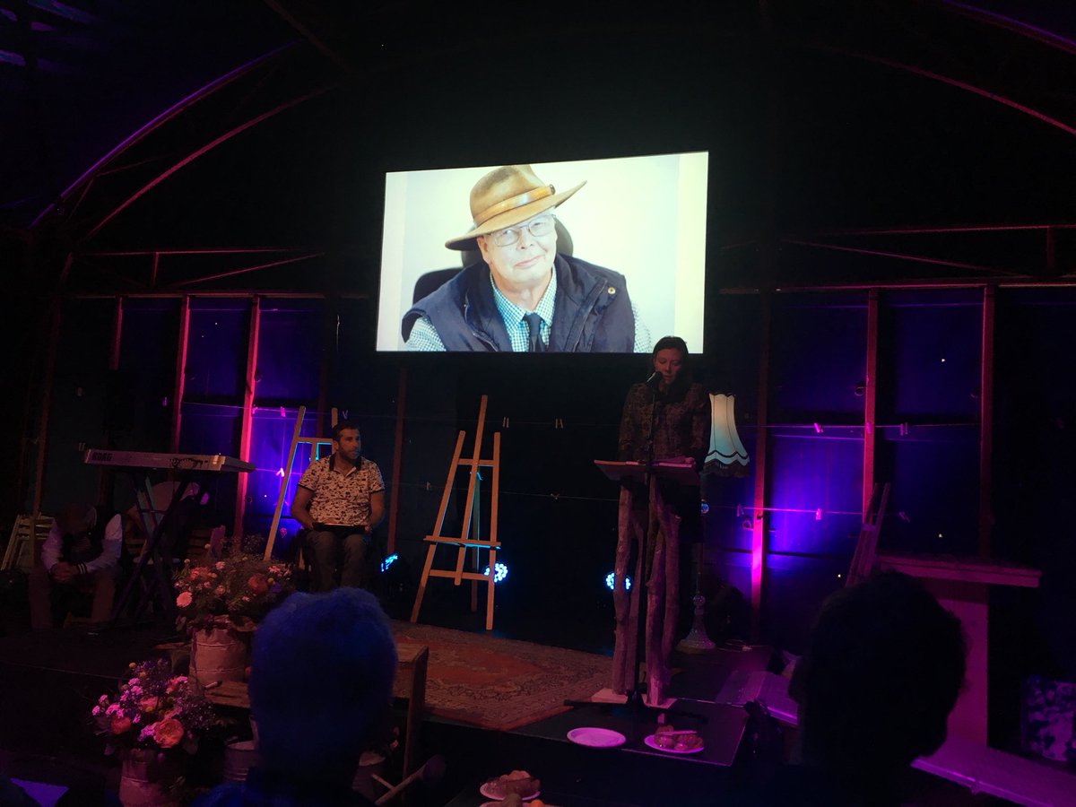 Kunstenaars brengen vandaag een ode uit aan de ambassadeurs van de campagne <a href="/NLOnbeperkt/">Nederland Onbeperkt</a> , met o.a. Hagar Peeters met een gedicht voor Arnold, grondlegger van de <a href="/LFBNederland/">LFB</a>. <a href="/VGNbranche/">Vereniging Gehandicaptenzorg Nederland</a>