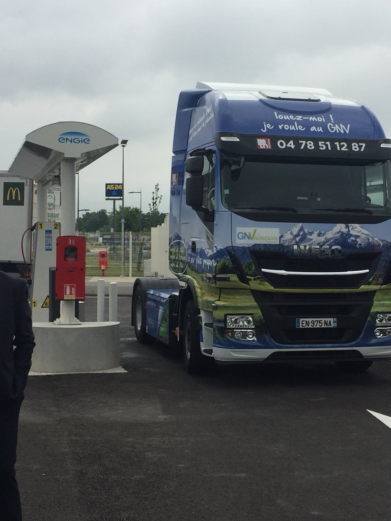 RolandCrimier's tweet photo. « Plein gaz » sur la transition  énergétique et le plan oxygène avec l’inauguration de la station GNV de Corbas pour la logistique. Un projet territorial exemplaire avec @GRDF @grandlyon @ademe @FNTR_AURA STEF, GNVERT, Corbas,.. #économie #environnement #planclimat https://t.co/WHU1wwuS0I