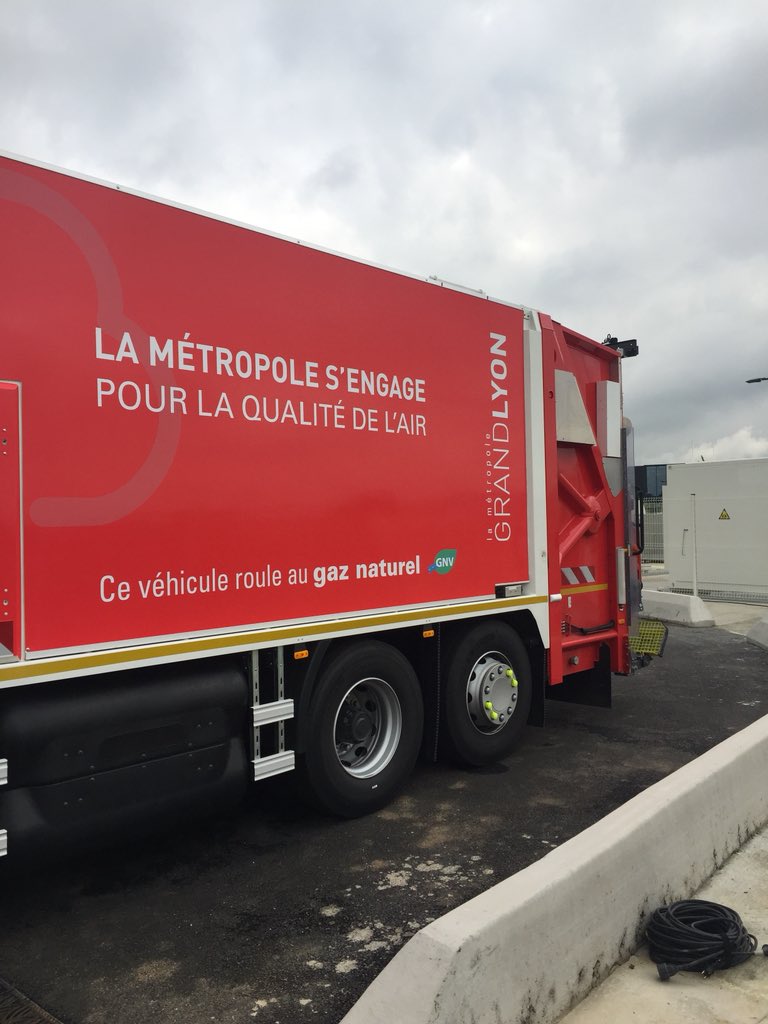RolandCrimier's tweet photo. « Plein gaz » sur la transition  énergétique et le plan oxygène avec l’inauguration de la station GNV de Corbas pour la logistique. Un projet territorial exemplaire avec @GRDF @grandlyon @ademe @FNTR_AURA STEF, GNVERT, Corbas,.. #économie #environnement #planclimat https://t.co/WHU1wwuS0I