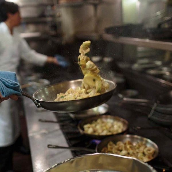 GIVEjoy111's tweet photo. San Francisco is participating in this annual @UN -supported project offering #refugee #chefs a place to prepare their signature dishes.
#FoodieFriday #IFWTWA @RefugeeFoodFest @Refugees #FoodSweetFood @hogislandoyster @JardiniereSF #dosasf
https://t.co/dcCUU9nXR6 via @AFARMedia https://t.co/bfZEtU3OnC