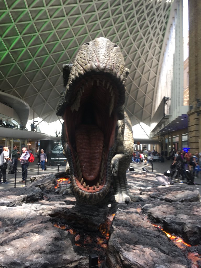 harrdigg's tweet photo. #jurassiclondon https://t.co/Ks24AKZbSW