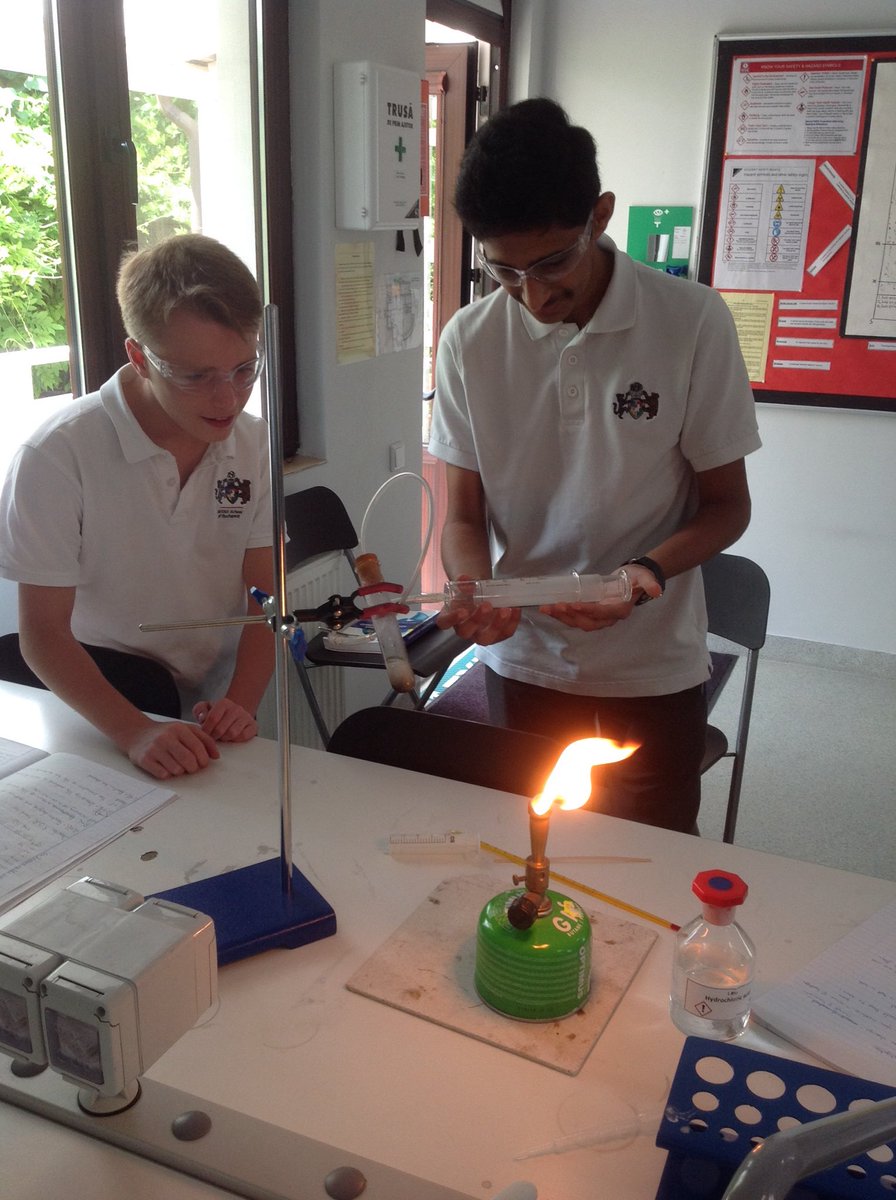 BSB_Science's tweet photo. Year 9 rates of reaction experiments. Pre-GCSE preparation ⚗ https://t.co/OYyVi6a3Yw