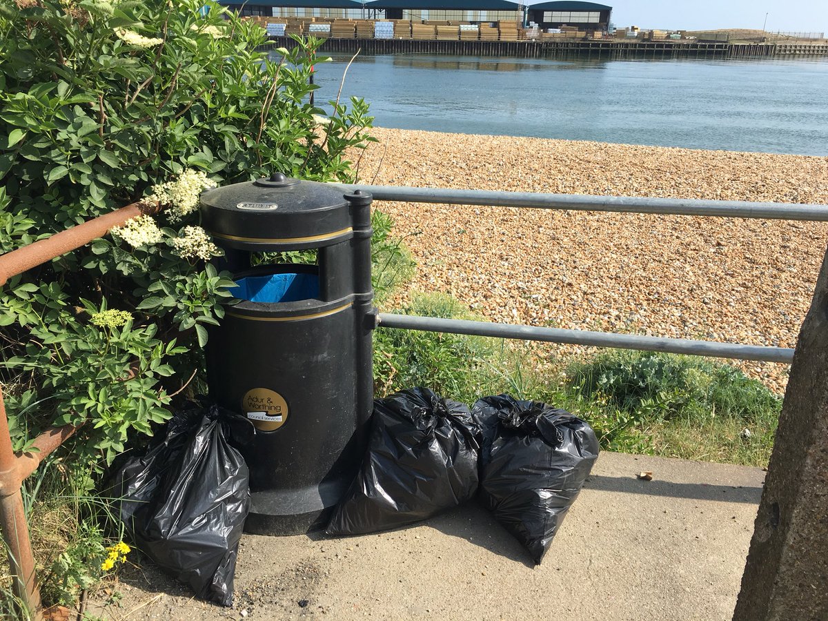 Y9 collected another haul of litter from Kingston Beach in #Shoreham yesterday as part of their environmental #volunteering project. @DofEWestSussex @adurandworthing #PlasticFreeCoastlines #johnmuiraward