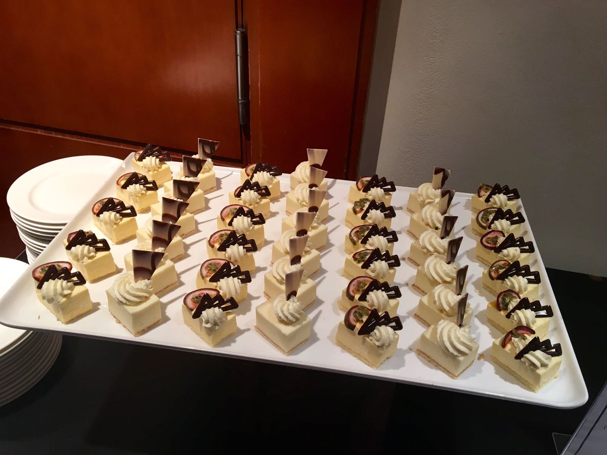 HenryScheinUK's tweet image. Lunch at a business #event - The most important part of the day? Things are hotting up just like the weather at the #G2GEvent with @UKSOE  #practiceanalysis #FridayFeeling #dentistry #dentists #digitaltechnology