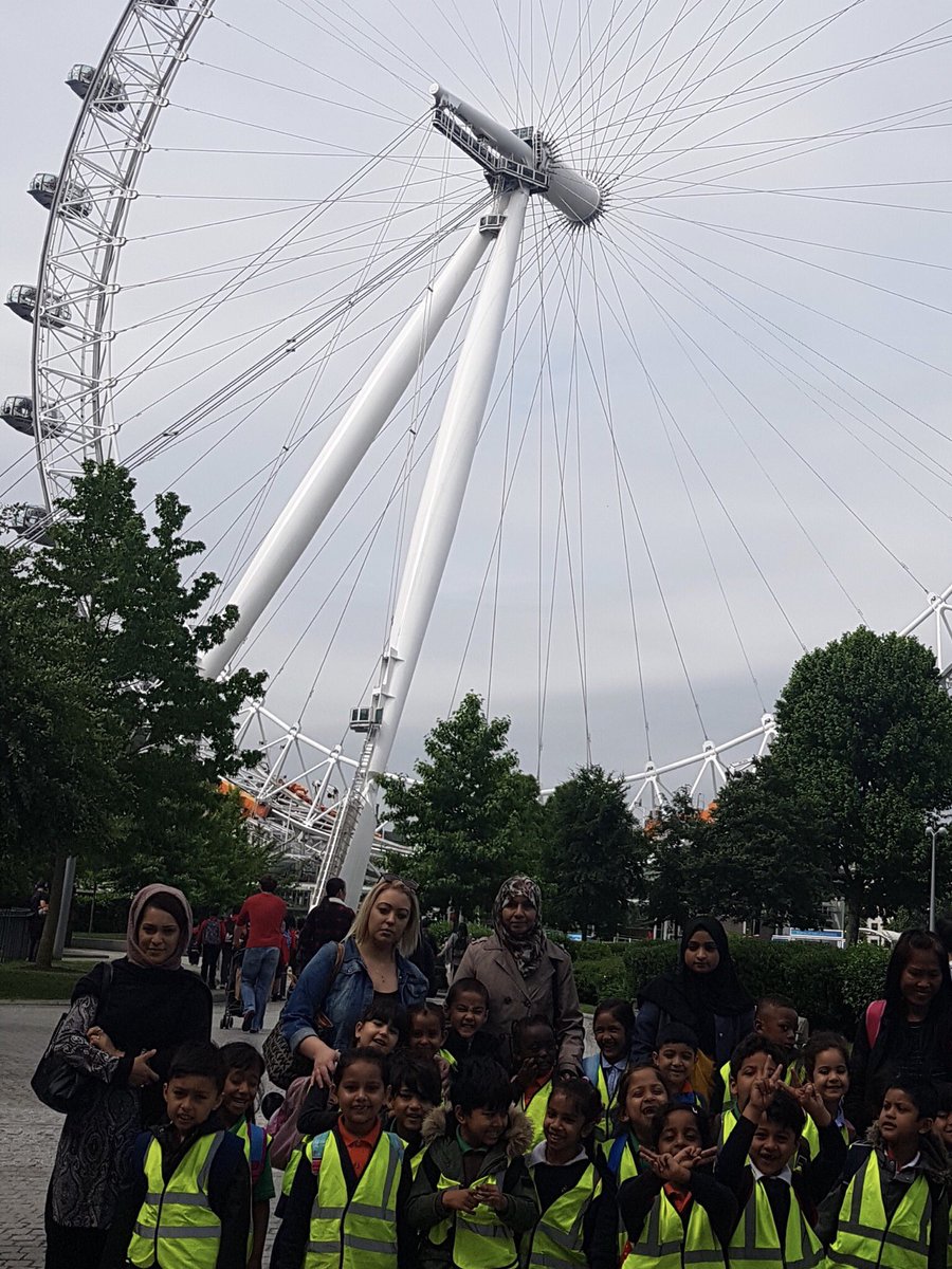WoolmoreTweets's tweet image. Lime tree reception class had a whale of a time @london_aquarium #exploringLondon #amazingmarinelife