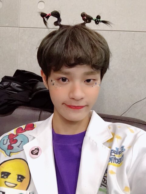 MUZI_510's tweet photo. 대히 너무 귀여워서 함 보정해봄 얻때용

              <원본>                      <보정> https://t.co/VIzlZpQI1J