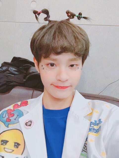 MUZI_510's tweet photo. 대히 너무 귀여워서 함 보정해봄 얻때용

              <원본>                      <보정> https://t.co/VIzlZpQI1J