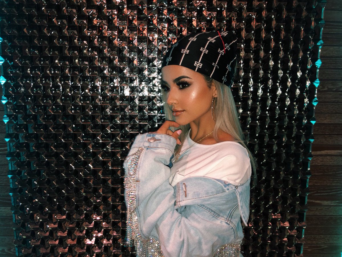 iambeckyg's tweet photo. Miami mornings ⛈ https://t.co/RYte1TuDVy