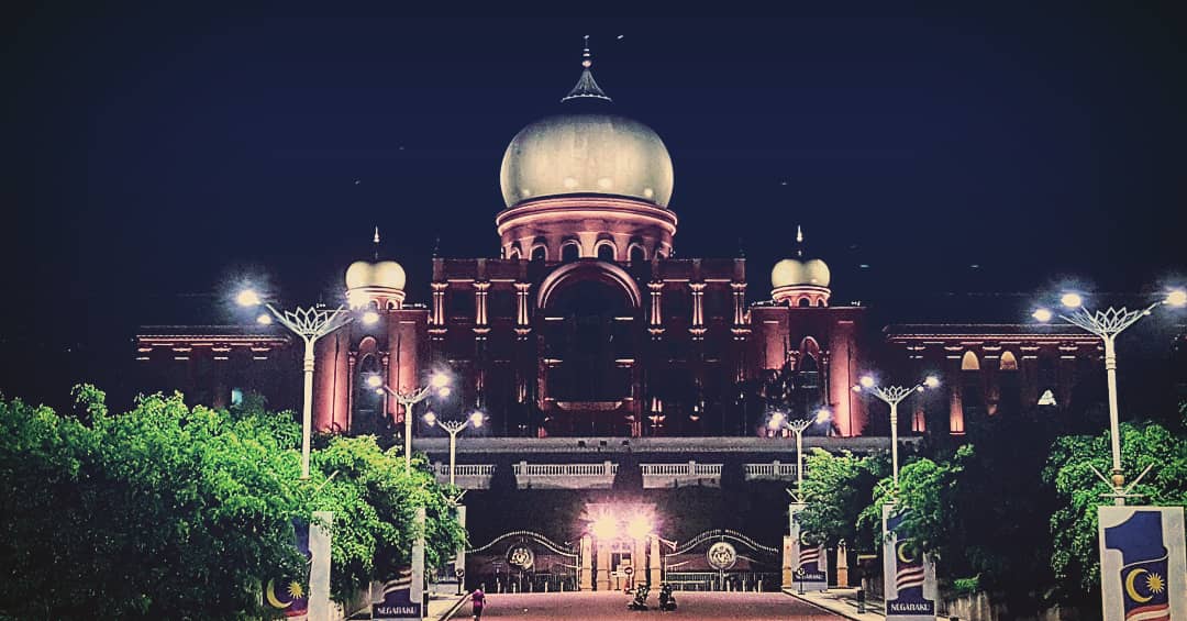OfficialMHRabbi's tweet photo. i m a g e s a r e p o w e r f u l l
･
･
･
#ampang #jaya #putrajaya 
#travel #no #rules https://t.co/0h2oylt813