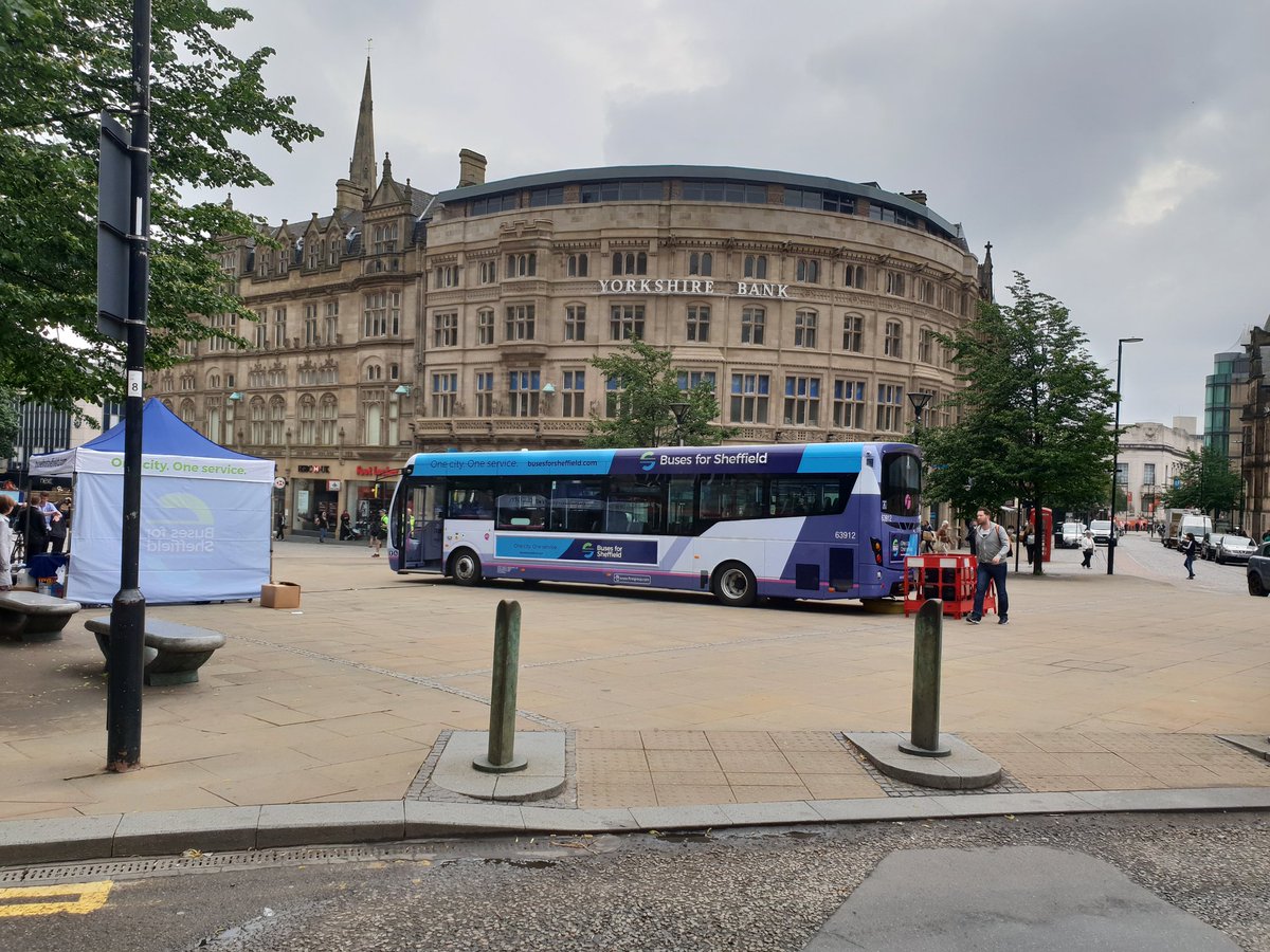 AndyPicken28's tweet image. Good to see the new buses in @sheffcitycentre @SheffieldBID @FirstSouthYorks @StagecoachYrks  near @VMLounges great for #business travellers; usb points etc&amp;amp;plus as a public transport user you get tons more steps in over the year #activetravel @movemoresheff @DrRobCopeland