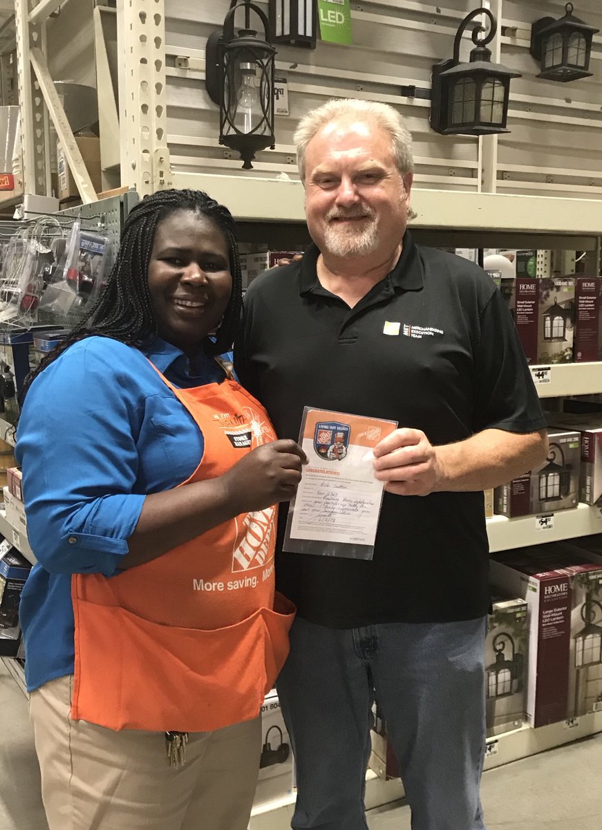 JuanitaQ1's tweet image. Recognizing Bob @BobbySHD for his great partnership with store 2727.  Thank you for all you do.  You’re truly appreciated @brendan_m_burke @SWHR33 @XKerrigan