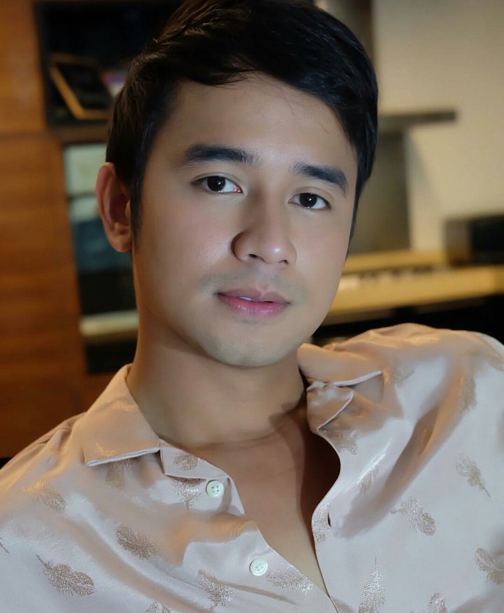 HukbongJM's tweet photo. two pics.. one word.. PERFECTION!

#ArawaGabiMascot https://t.co/nSt3rws3d8