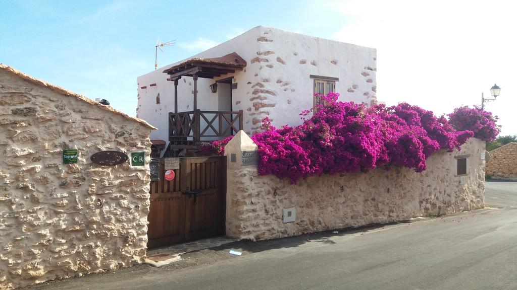 asiesespana's tweet photo. BLOG | Siete alojamientos en las islas a los que podrรกs irte de vacaciones con tu mascota: https://t.co/0Hdz3DaCGO
#Viajandoconmimascota #PetsTravel #pefriendly #Canarias #Baleares https://t.co/n0wKlzXLQp
