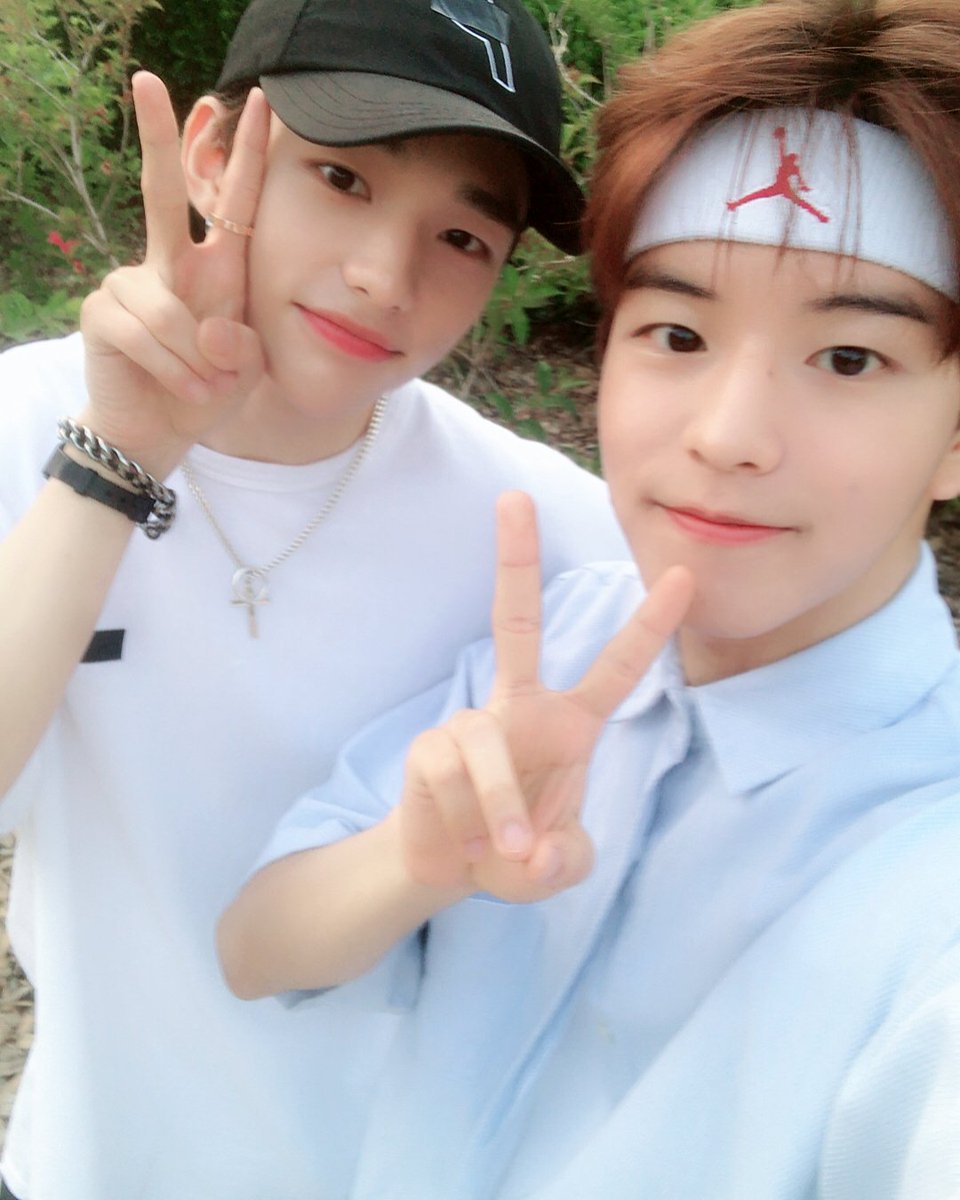 StrayKSubs's tweet photo. [#INSTA] @ realstraykids 

《TRANS》

haha a gift~ #Straykids #HyunjinAnd_Seungmin #Hanriver #weatherisgreat #iwanttogoagain... #🌳🌳

▪Trans by SKS▪
#StrayKids #스트레이키즈 #Seungmin #Hyunjin #IG #Update https://t.co/Auoftodnr4
