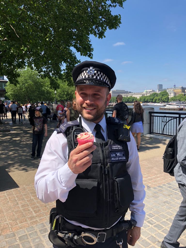 Great to have <a href="/metpoliceuk/">Metropolitan Police</a> pop by our #CupcakeDay event at London's Southbank! #UnitedAgainstDementia