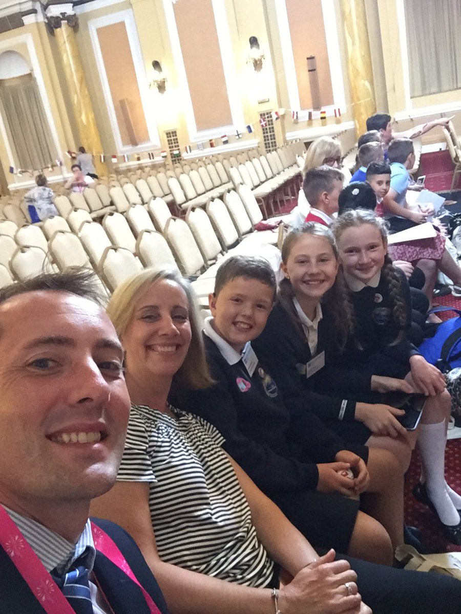 SullyPS's tweet image. Awaiting the award ceremony. ⁦@BritishCouncil⁩ ⁦@BCouncil_Wales⁩ #TEAM #InternationalLearning