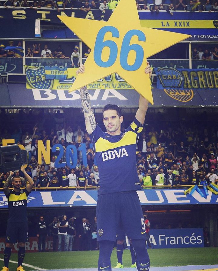 Carpa1905's tweet photo. Me llama la atención que nadie mencioné como posible reemplazo de #Lanzini a #Gago. No encontré su nombre en Twitter, en la TV, ni siquiera lo escuché en la radio... Ni en los grupos de WhatsApp. Existe este jugador o fue tan solo un espejismo? https://t.co/Q5S5YIwsGL