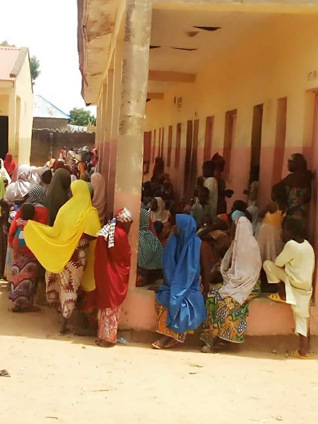 Ubaidullahkaura's tweet photo. Stop killing Zamfara. 
IDPs in Zamfara they were left homeless, their husbands are killed, they left no food, shelter, Cloths they left no support.@MBuhari @Sadiya_farouq @ncfrmi @UN
@savezamfara @PoliceNG @bashir_maru #DanotetoIDPS #SupporttheHumanity #Pray4Zamfara https://t.co/XJujjHdyo6