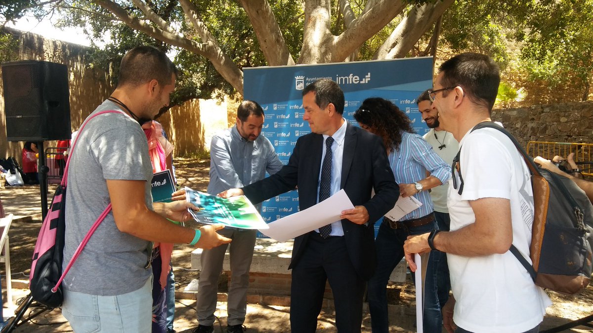 malagaimfe's tweet photo. Hacemos la entrega de 🏆premios y reconocimientos #EscapeCastle. Enhorabuena y gracias a organizadores y asistentes haber hecho posible este evento👏 https://t.co/TIA1qSq7xN