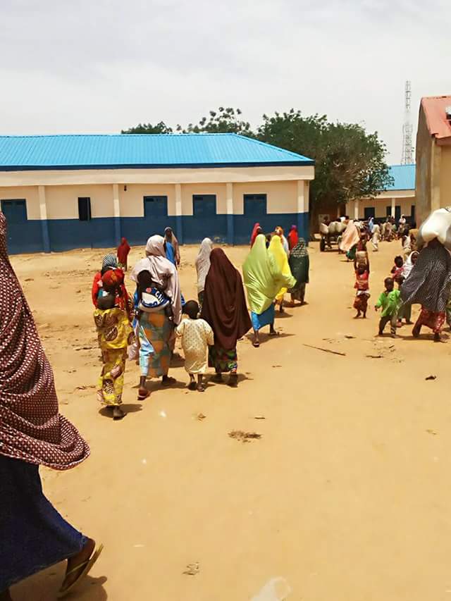 Ubaidullahkaura's tweet photo. Stop killing Zamfara. 
IDPs in Zamfara they were left homeless, their husbands are killed, they left no food, shelter, Cloths they left no support.@MBuhari @Sadiya_farouq @ncfrmi @UN
@savezamfara @PoliceNG @bashir_maru #DanotetoIDPS #SupporttheHumanity #Pray4Zamfara https://t.co/XJujjHdyo6