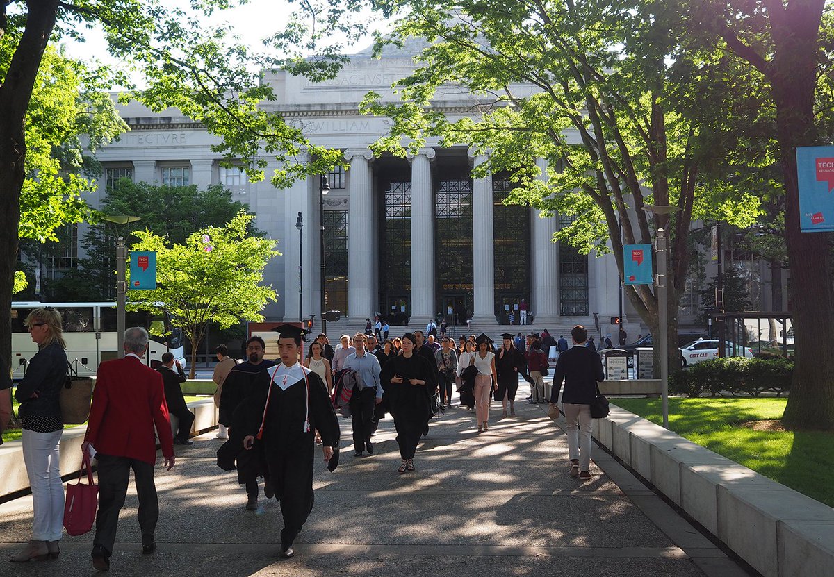 Good morning, and welcome to @MITCommencement Day! It's a beautiful day to graduate. 🌞🎓 #MIT2018