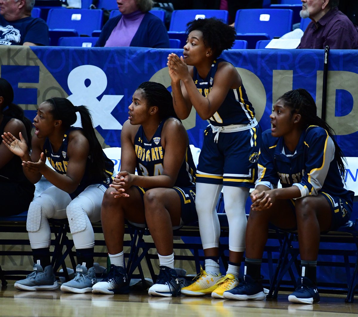 KentStWBB's tweet photo. #NationalBestFriendsDay #GoFlashes ⚡️ https://t.co/e28BAoHbw2