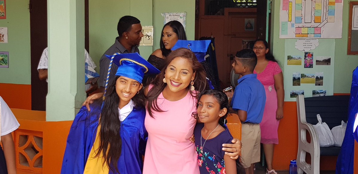 Seigonie's tweet photo. "All of our dreams can come true, if we have the courage to pursue them" - Walt Disney
Thank you Freeport Presbyterian Primary for having me as your Feature Speaker.
God bless you young souls. The world is yours now to change!
#graduation2018๐ #featurespeaker #grateful https://t.co/WHsbymYHO5