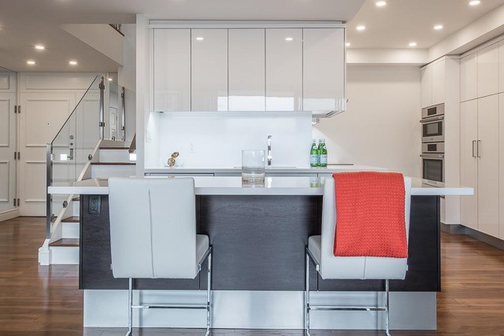 allowayproperty's tweet photo. #FeaturedProperty! Check out this stunning completely renovated 2 bedroom 2 level suite in residences above The New Yorkville Village leased by ReaLawState & was listed and sold within the same week! #realestatetips #realestate #torontorealestate #oneteam #onegoal #onecommission https://t.co/rMZZShXwLb