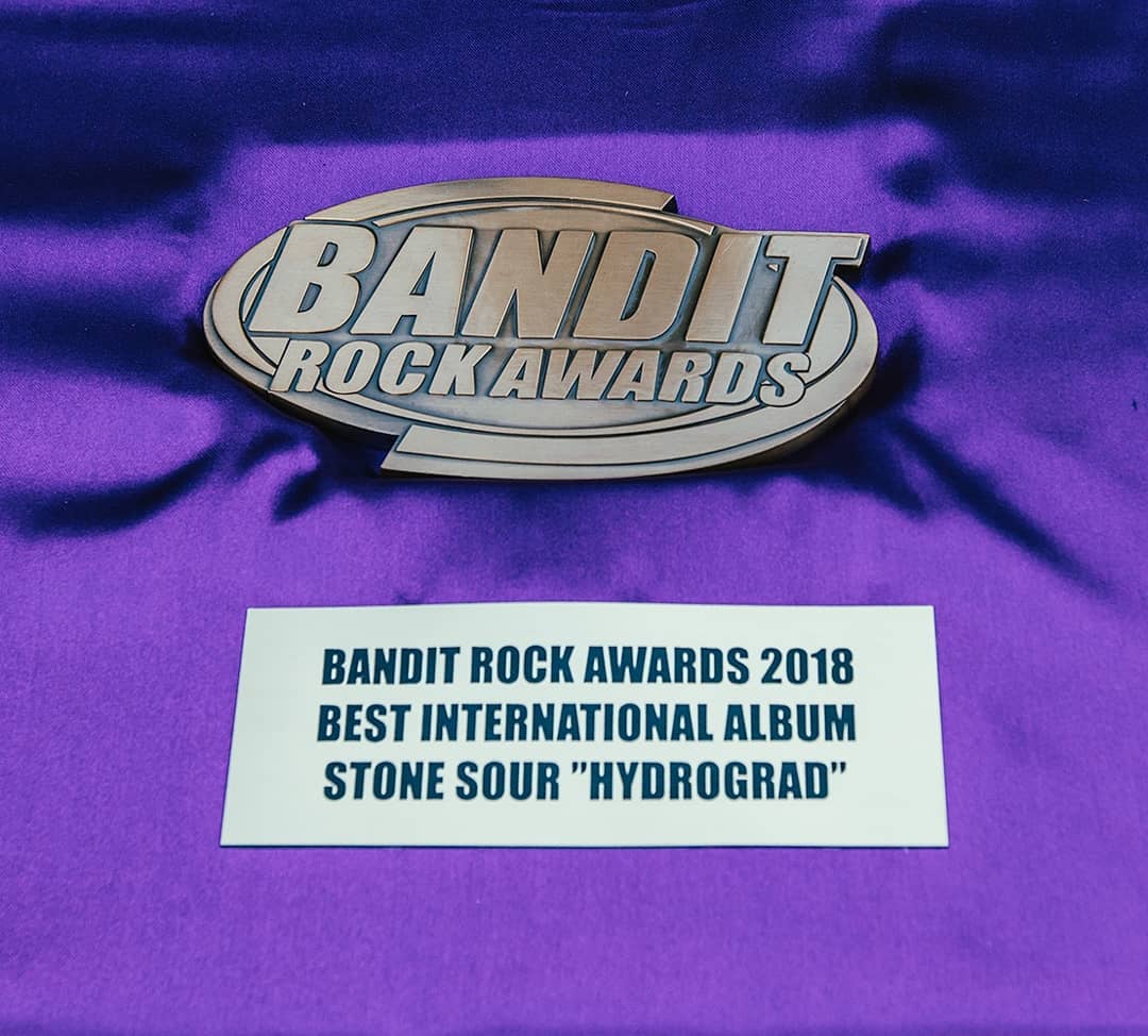 StoneSourLA's tweet photo. #Hydrograd fue elegido como el Mejor Álbum Internacional en la entrega de los premios #BanditRockAwards en Suecia. https://t.co/vpDazajfFf