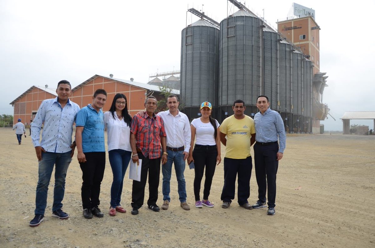 edissongarzong's tweet photo. #CompromisoCumplido estamos al día en el pago a nuestros agricultores arroceros. Recorrimos hoy la planta de acopio de @epUNAEc en Daule junto al gerente @PauloProano y sus trabajadores para constatar su estado #EmpresasPúblicas https://t.co/fLsGJ0ysb1