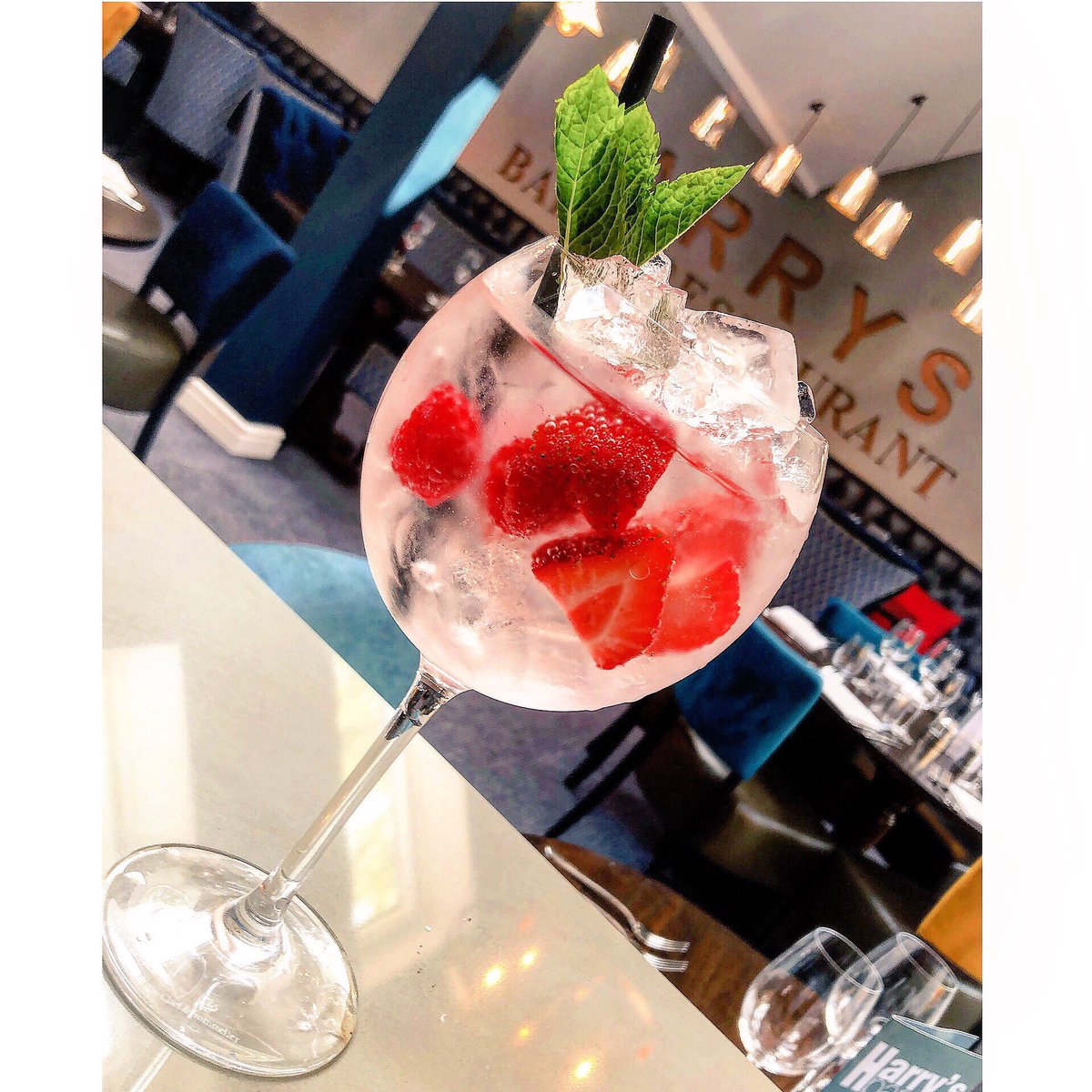 Well Hello Weekend ... Time For A Gordon’s Pink #GordonsPinkGin #ShallWe 💞 This Weeks Cocktail Special ... 'Gordon’s Pink Spritz’
• Gordon’s Pink Gin • Prosecco • Lemonade • Fresh Raspberries • Fresh Strawberries 🍾🍓#HarrysBarBillericay #FridayFeeling