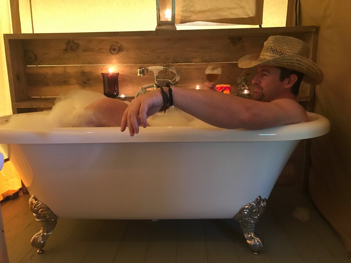 DonnieRust's tweet photo. Of my few talents, making bathtubs look small is vastly underrated.
#Bathtub #Glamping #photography #DonnieRust #TheChilternsView https://t.co/SYqax8LTKl