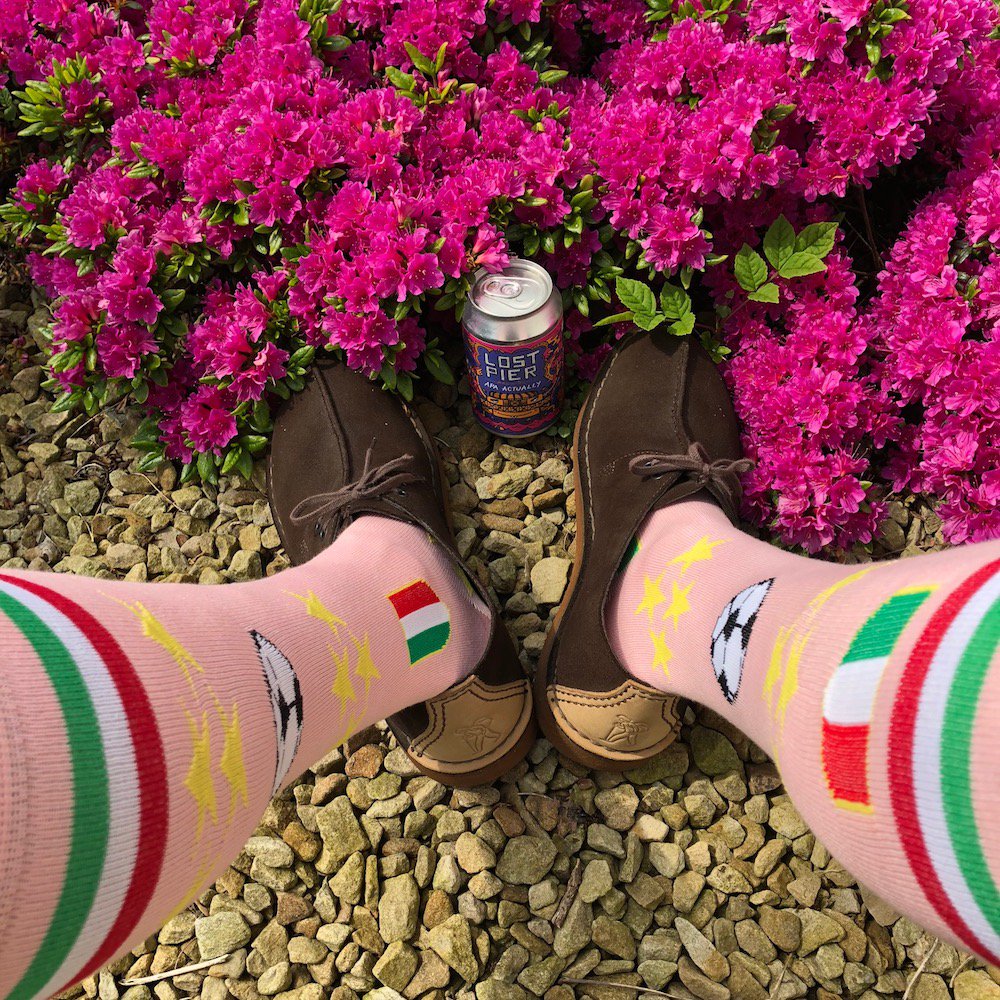 SockCouncil's tweet photo. Match 5: @marcfirth316 v @Andy_Sargent

#KnockOutWorldCupSocksOut

No surprise to see Yorkshire's finest Marc go with a tremendous pairing! Andy has gone flowery and pretty in pink!

RT for @marcfirth316 to win
Fav for @Andy_Sargent 

Closes 7.30PM

https://t.co/YLluvjvpec https://t.co/BS4rgwTrTb