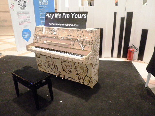 ValentinDanel's tweet photo. Hey @Ville_Pau, à quand un piano libre service sur la place Clemenceau? 😋 https://t.co/YCfNKep5Jm